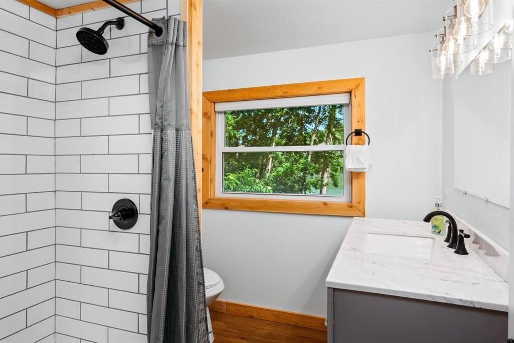 Cabin On Beautiful Arbutus Lake Near Traverse City Zewnętrze zdjęcie