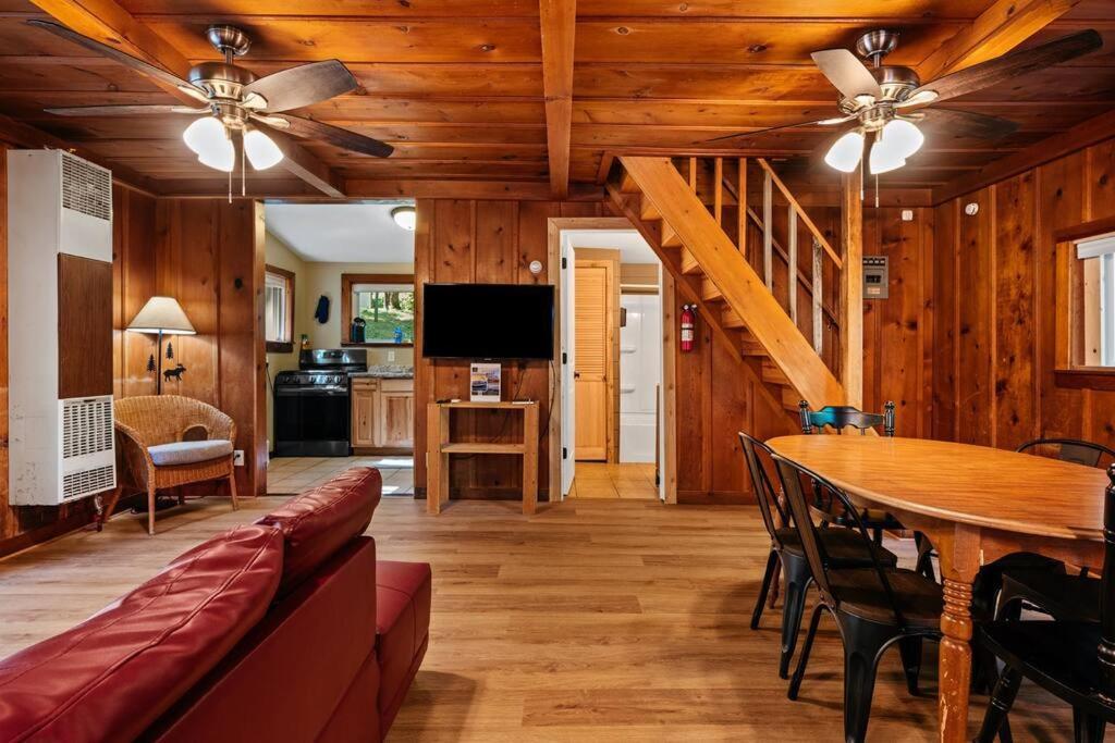 Cabin On Beautiful Arbutus Lake Near Traverse City Zewnętrze zdjęcie