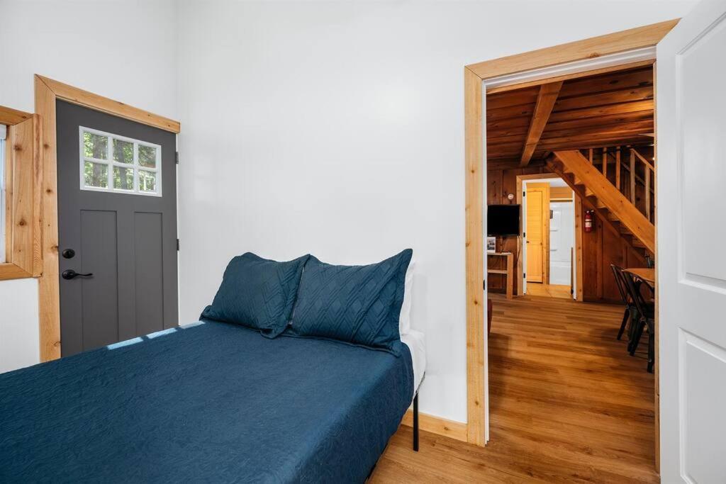 Cabin On Beautiful Arbutus Lake Near Traverse City Zewnętrze zdjęcie