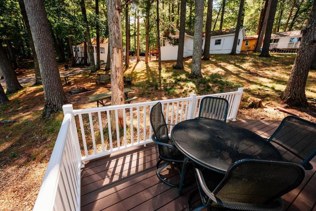 Cabin On Beautiful Arbutus Lake Near Traverse City Zewnętrze zdjęcie
