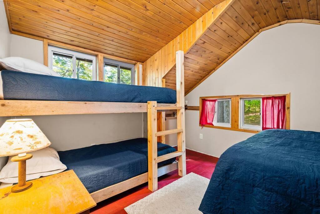 Cabin On Beautiful Arbutus Lake Near Traverse City Zewnętrze zdjęcie
