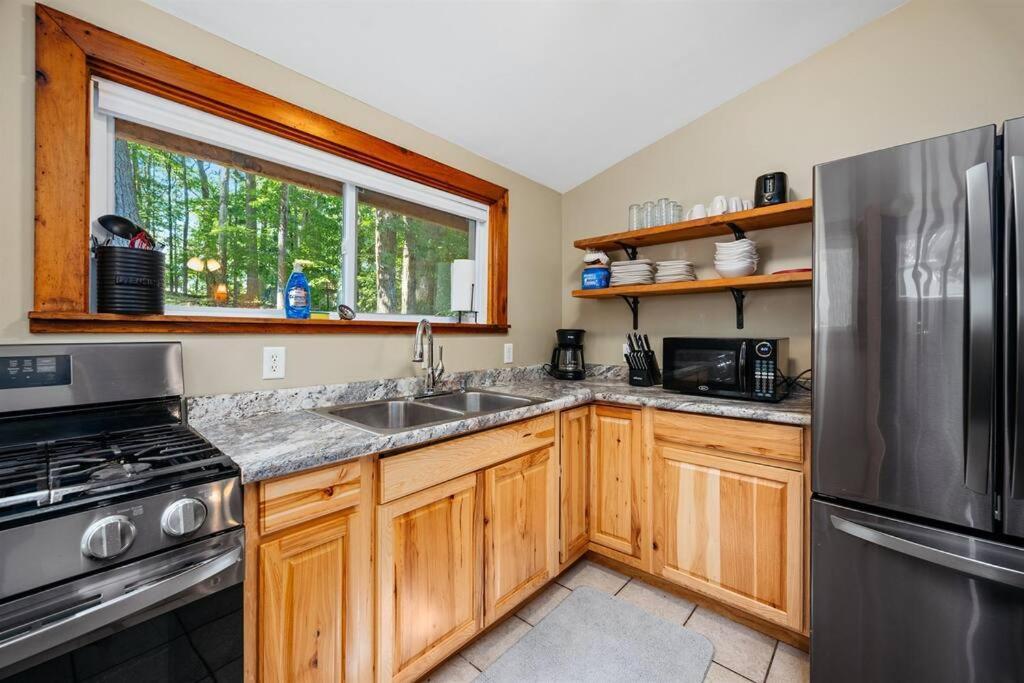 Cabin On Beautiful Arbutus Lake Near Traverse City Zewnętrze zdjęcie
