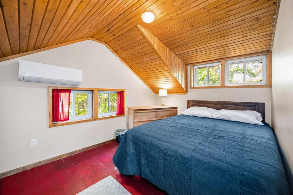 Cabin On Beautiful Arbutus Lake Near Traverse City Zewnętrze zdjęcie