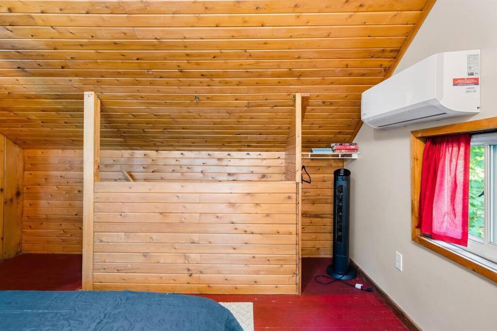 Cabin On Beautiful Arbutus Lake Near Traverse City Zewnętrze zdjęcie