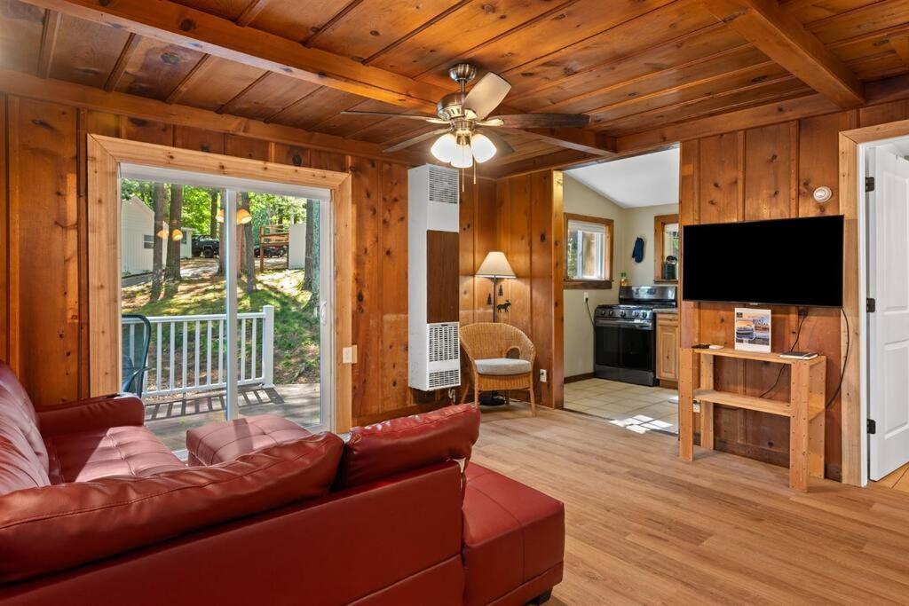 Cabin On Beautiful Arbutus Lake Near Traverse City Zewnętrze zdjęcie