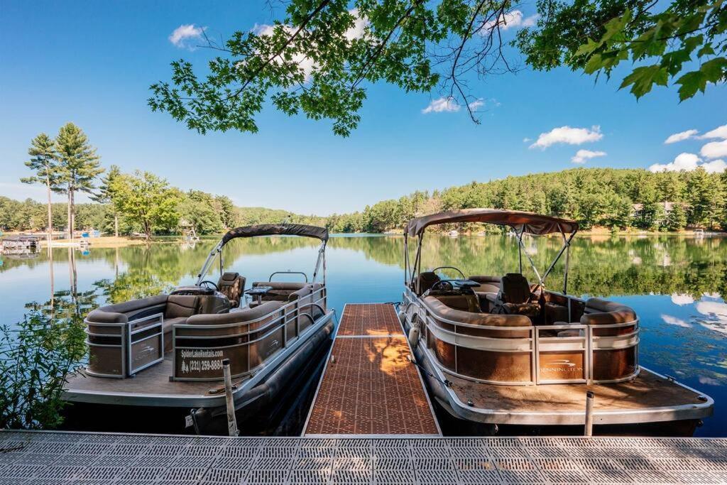Cabin On Beautiful Arbutus Lake Near Traverse City Zewnętrze zdjęcie