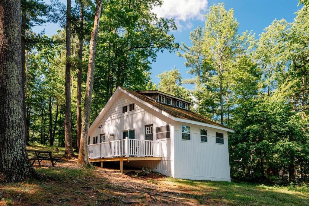 Cabin On Beautiful Arbutus Lake Near Traverse City Zewnętrze zdjęcie
